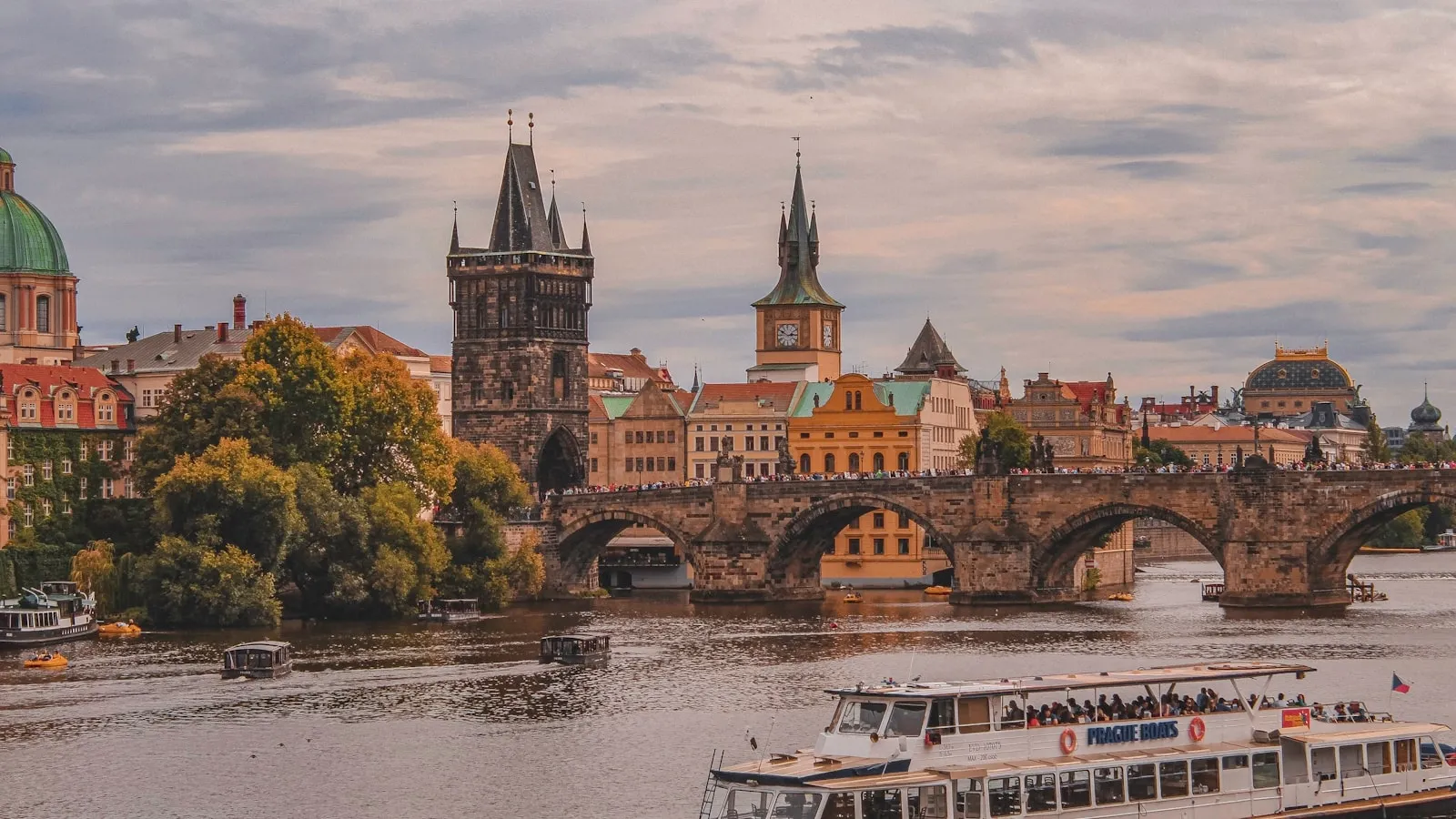 Karta paliwowa Czechy 2026: tanie tankowanie TIR dla firm transportowych