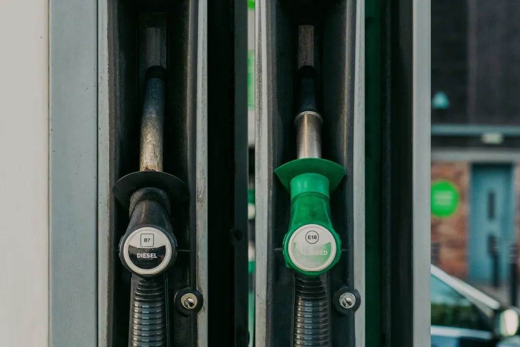 Karty paliwowe dla firm 2026: mega poradnik (i dlaczego OMV Card wygrywa)