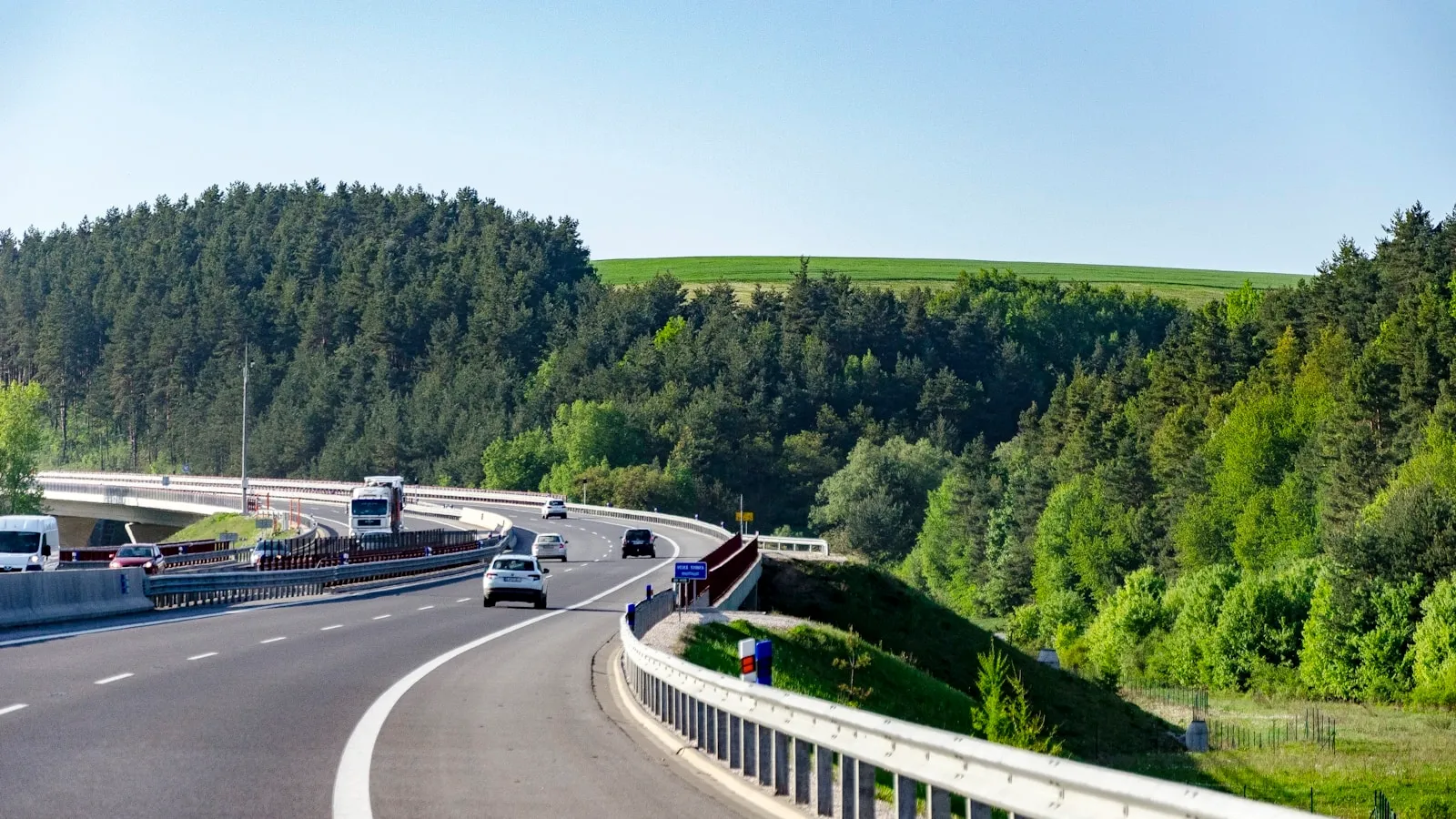 Porównanie OBU EETS 2026: OMV SmartPass vs Eurowag, DKV BOX, UTA - które urządzenie wybrać?