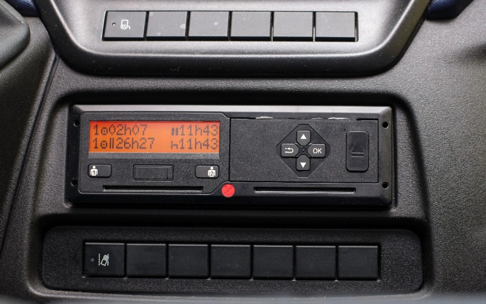 Tachograf VDO zamontowany w pojeździe